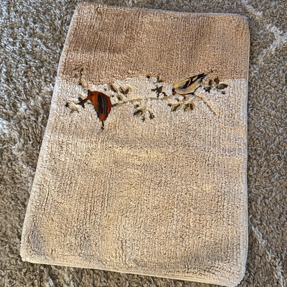 Avanti Like New Embroidered Bird Bath Mat